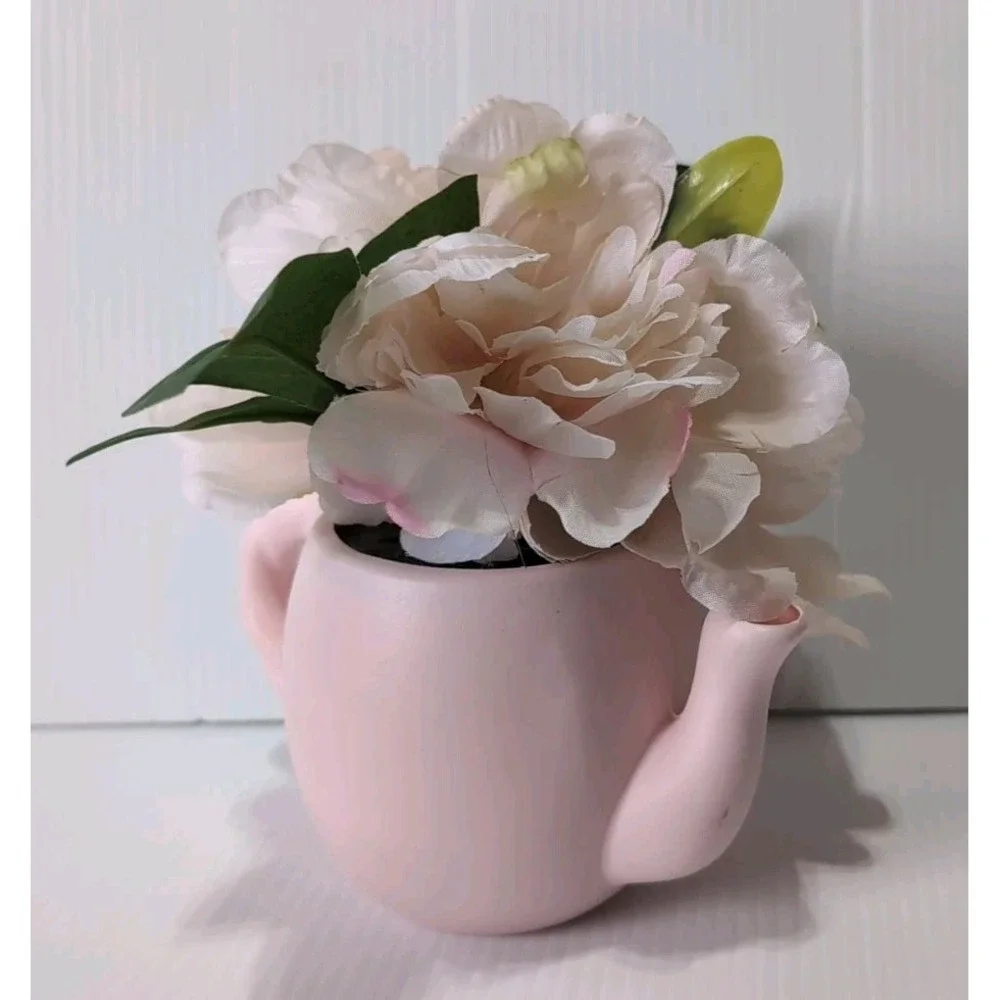 Target Bullseye Flower Arrangement in Pink Teapot 8